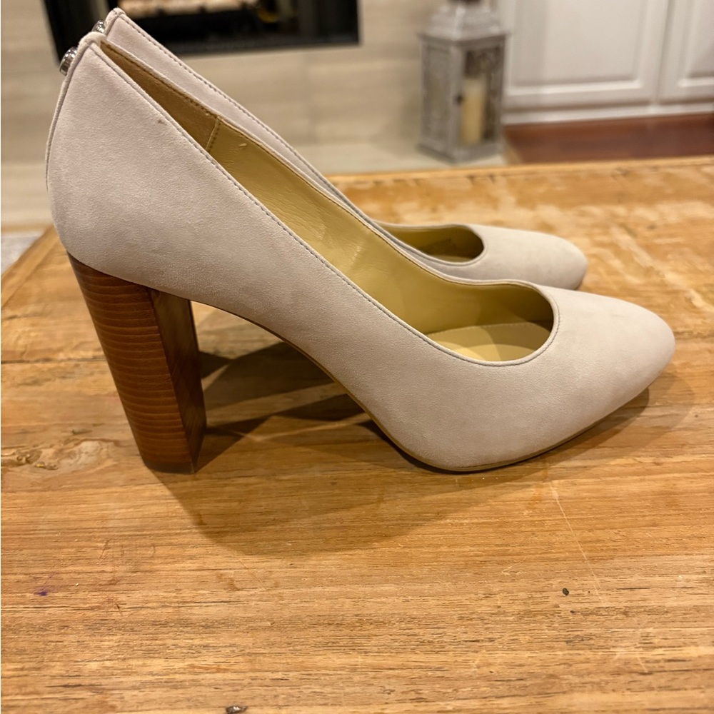 NWOB Michael Kors suede 3.5 inch wood High Heels women’s size 7. Never worn. - Picture 4 of 7